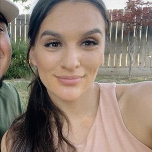 Meet your Posher, Ana